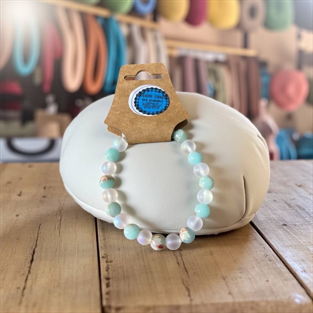 Elegant boho healing stone New Beginnings Beaded Bracelet - Mint and White